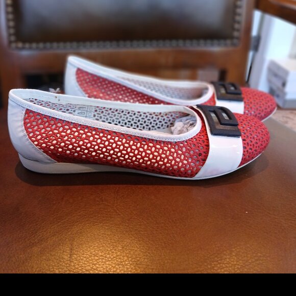 Comfortable and colorful low flats. - Picture 4 of 5